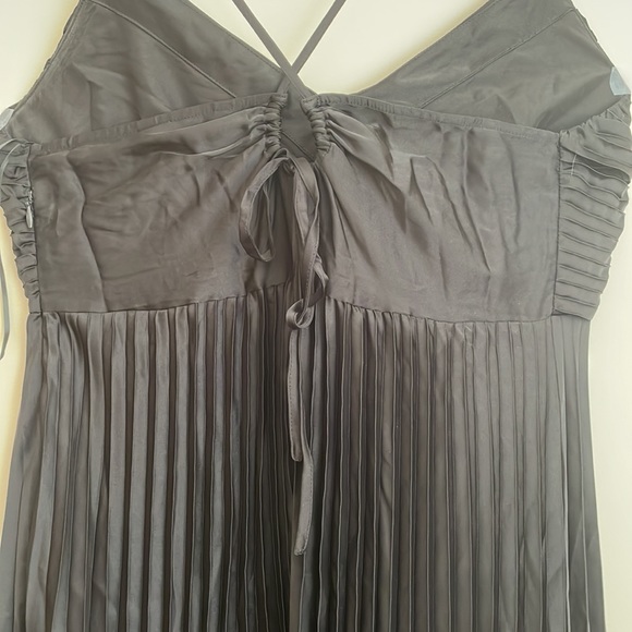 Banana republic pleaded dress. - Picture 7 of 9